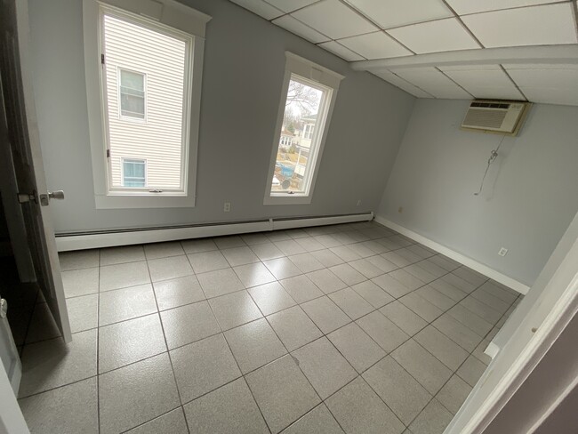 481 Pontiac Ave in Cranston, RI - Building Photo - Building Photo