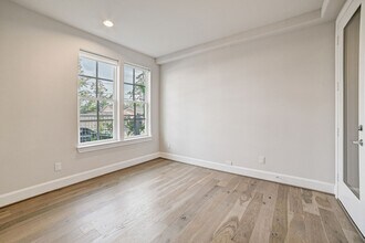 2218 Lou Ellen Ln in Houston, TX - Foto de edificio - Building Photo