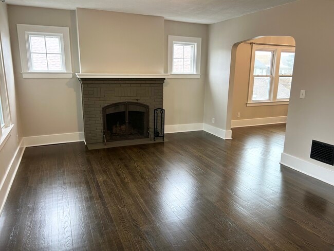 1205 Court St, Unit 1205 in Syracuse, NY - Foto de edificio - Building Photo