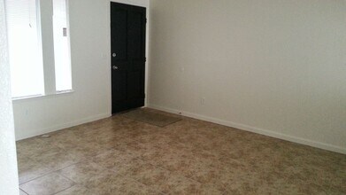 3805 W Meadow Ave in Visalia, CA - Building Photo - Building Photo