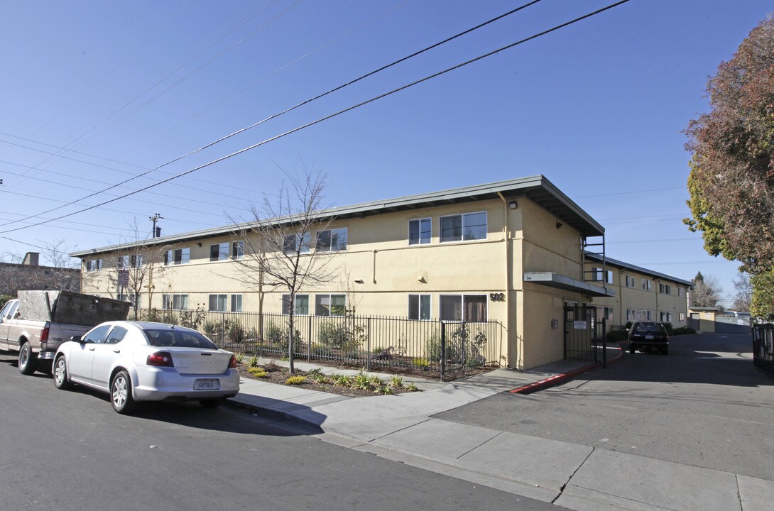 Berry Gardens in Hayward, CA - Building Photo