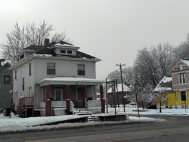 755 W Eldorado St in Decatur, IL - Building Photo