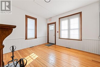 13 Mountain St in Grimsby, ON - Building Photo - Building Photo