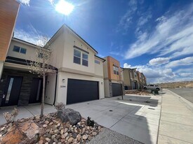 2294 E Alexander Ln in Saint George, UT - Building Photo