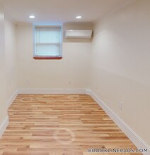 1689 Beacon St in Brookline, MA - Building Photo - Building Photo