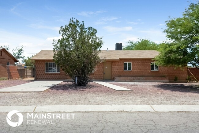 property at 4702 E Cecelia St