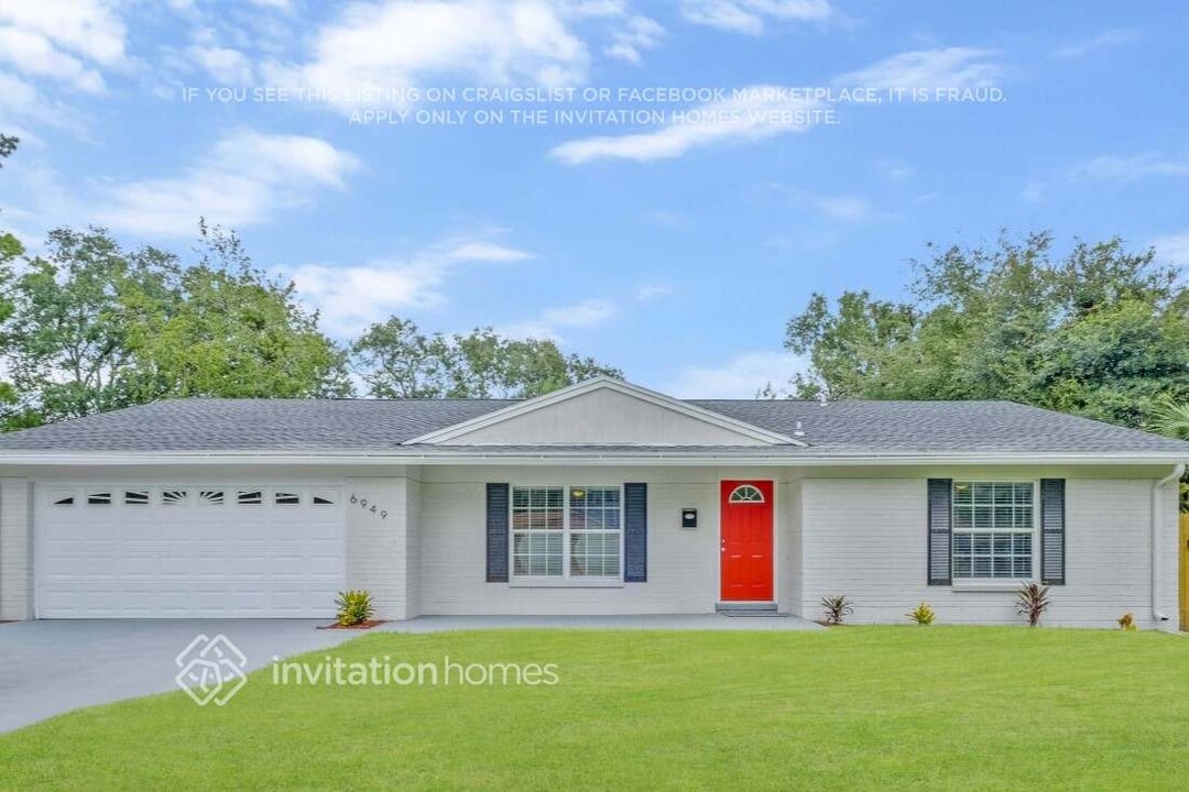 6949 Magdelena Dr in Jacksonville, FL - Building Photo