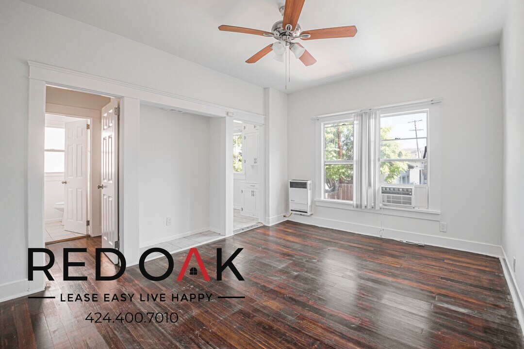 2737 San Marino St in Los Angeles, CA - Building Photo