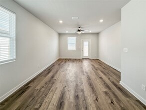 2104 Lost Timbers Dr in Conroe, TX - Building Photo - Building Photo