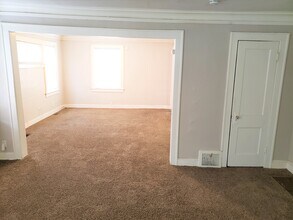 5524 Woodland Ave in Kansas City, MO - Building Photo - Building Photo