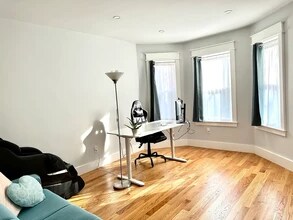 326 Chelsea St in Boston, MA - Building Photo - Building Photo