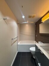 161 W Georgia St in Vancouver, BC - Building Photo - Building Photo