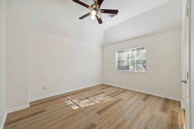 30 Watermill Pl
