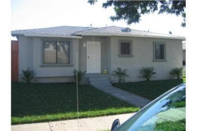9028 Ramsgate Ave in Los Angeles, CA - Foto de edificio