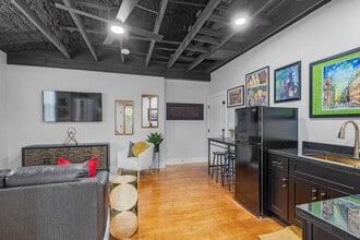 156 Camellia St in Biloxi, MS - Foto de edificio - Building Photo