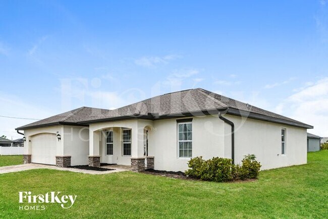 1928 NW 9th Pl in Cape Coral, FL - Building Photo - Building Photo