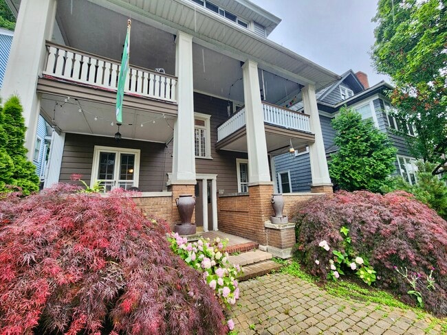 25 Vassar St, Unit 4