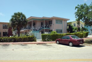 940 Biarritz Dr Apartments