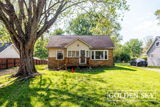 property at 609 N Waldemere Ave