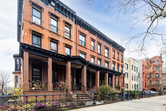 473 Clinton Ave in Brooklyn, NY - Foto de edificio - Building Photo