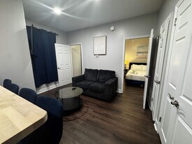 126 Bainbridge St in Philadelphia, PA - Building Photo