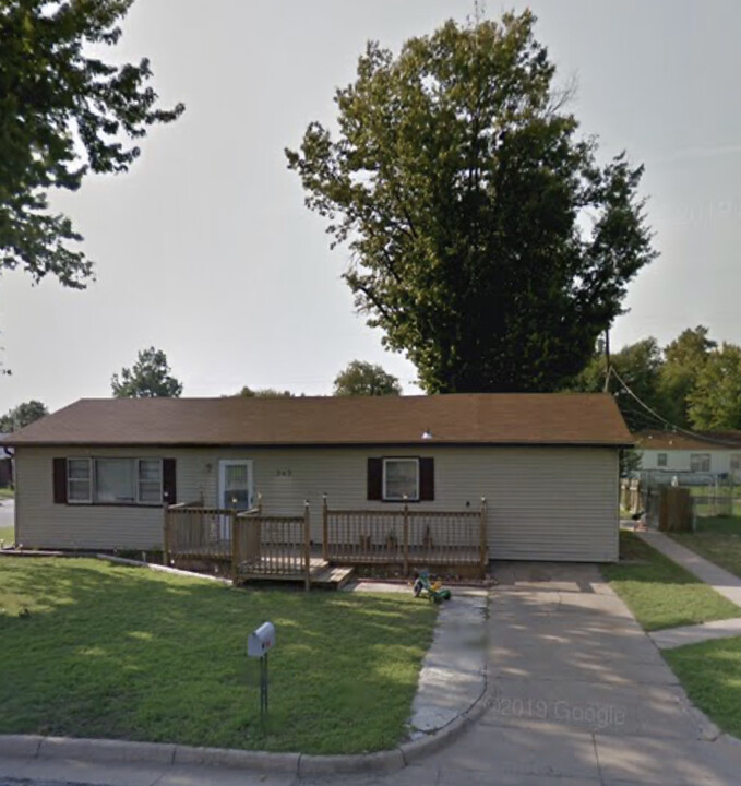 243 Meek Ave in Arkansas City, KS - Building Photo