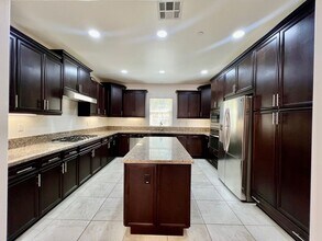 560 Calle Vibrante in Palm Desert, CA - Building Photo - Building Photo