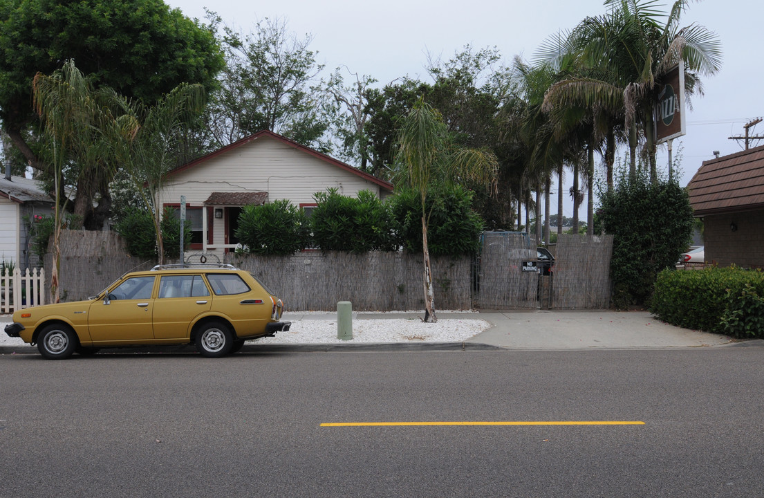 3085 Roosevelt St in Carlsbad, CA - Building Photo