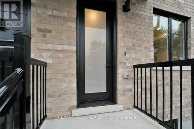 661 Winona Dr in Toronto, ON - Building Photo - Building Photo