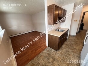 828 Empress St in Regina, SK - Building Photo - Building Photo