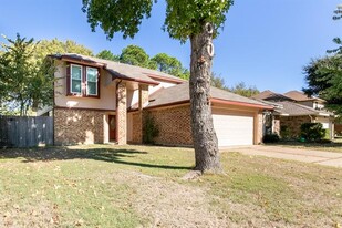 2207 Wembley Downs Dr in Arlington, TX - Foto de edificio - Building Photo