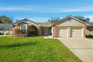 2406 Webster Ranch Rd in Friendswood, TX - Building Photo