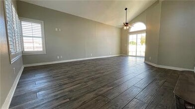 2307 Patriot Way in Corona, CA - Foto de edificio - Building Photo