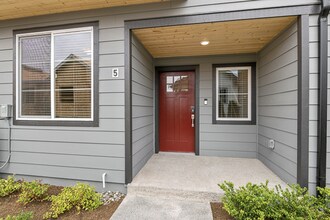 18862 67th Ave NE in Kenmore, WA - Building Photo - Building Photo