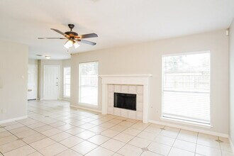 18326 Forest Dew Dr in Katy, TX - Foto de edificio - Building Photo