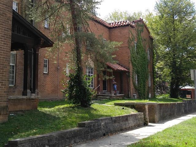 property at 605 S Fess Ave