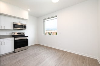 Sumner House in Colorado Springs, CO - Foto de edificio - Interior Photo