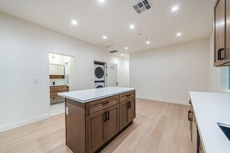 4220 1/2 W Adams Blvd in Los Angeles, CA - Foto de edificio - Building Photo
