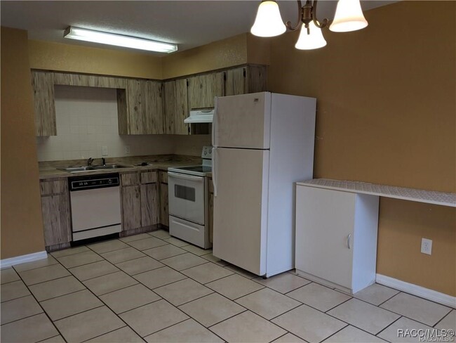 5353 W Customer Ct in Lecanto, FL - Building Photo - Building Photo