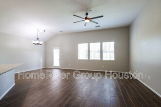 8822 Rolling Rapids Rd in Atascocita, TX - Building Photo - Building Photo