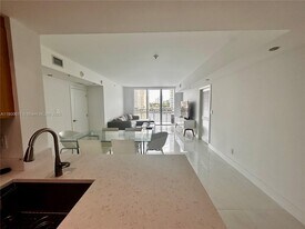 335 S Biscayne Blvd, Unit 507 in Miami, FL - Building Photo