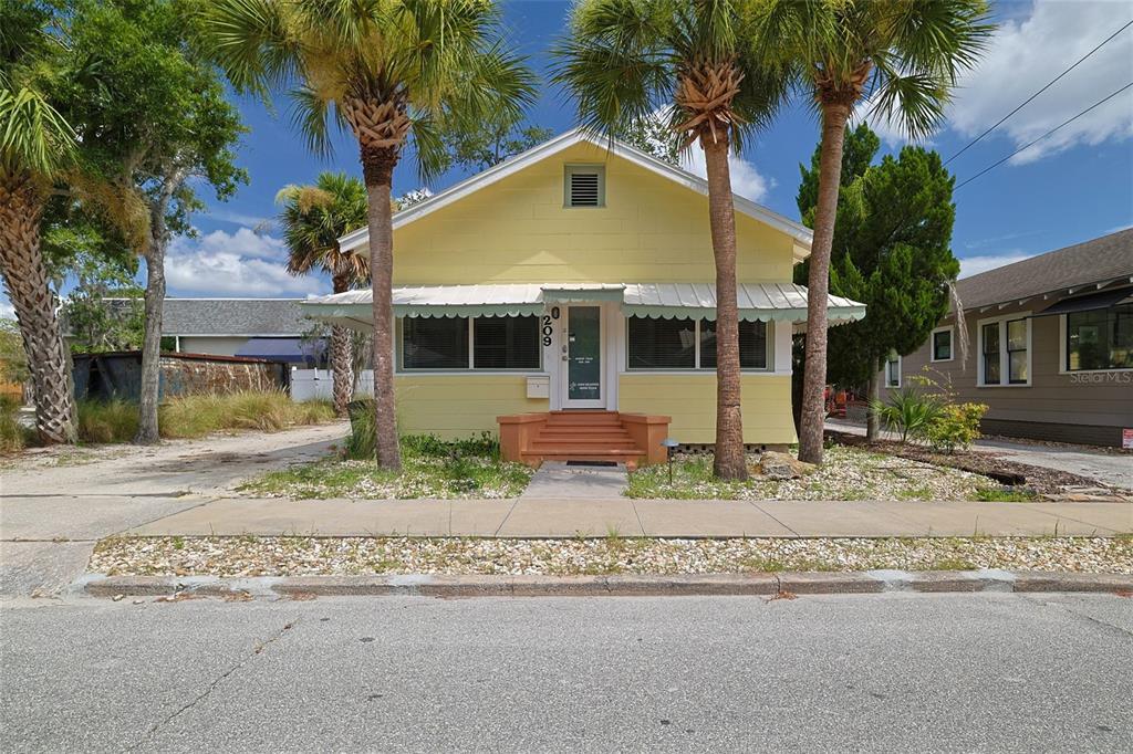 209 Downing St in New Smyrna Beach, FL - Building Photo