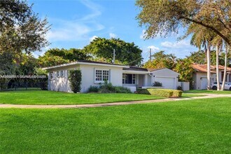 4930 Riviera Dr in Coral Gables, FL - Building Photo - Building Photo