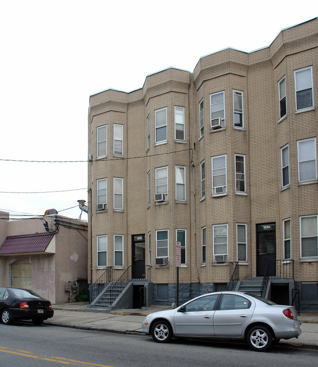 1613 New York Ave in Union City, NJ - Building Photo - Building Photo