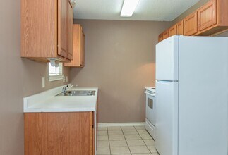 3223 Ellen Dr in Commerce, TX - Building Photo - Building Photo