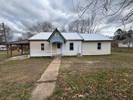 339 Cedar St in Waldron, AR - Building Photo