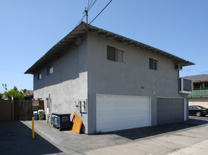 7631 Volga Dr in Huntington Beach, CA - Building Photo - Building Photo