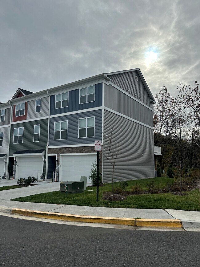 property at 7825 Wolf Run Ln