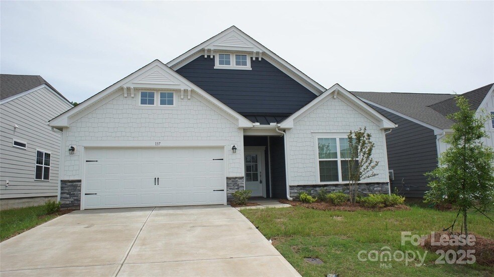 137 Pampas Pl in Statesville, NC - Building Photo