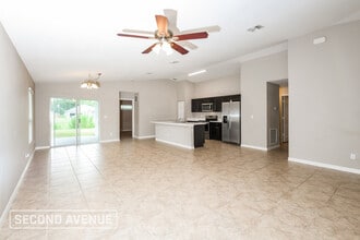 846 Carnation Ave SE in Palm Bay, FL - Foto de edificio - Building Photo